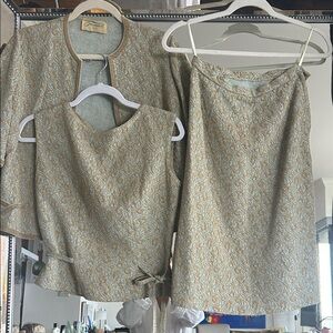 Vogue Gold Sleeveless Boxy Blouse skirt set